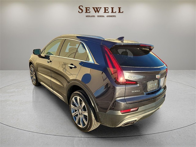 2023 Cadillac XT4 Premium Luxury photo 3