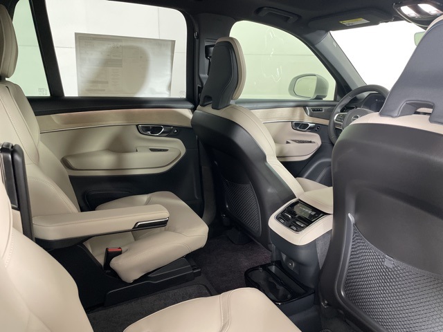 2025 Volvo XC90 B5 AWD Plus photo 17