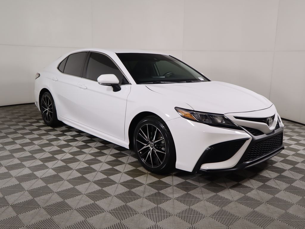 2024 Toyota Camry SE photo 3