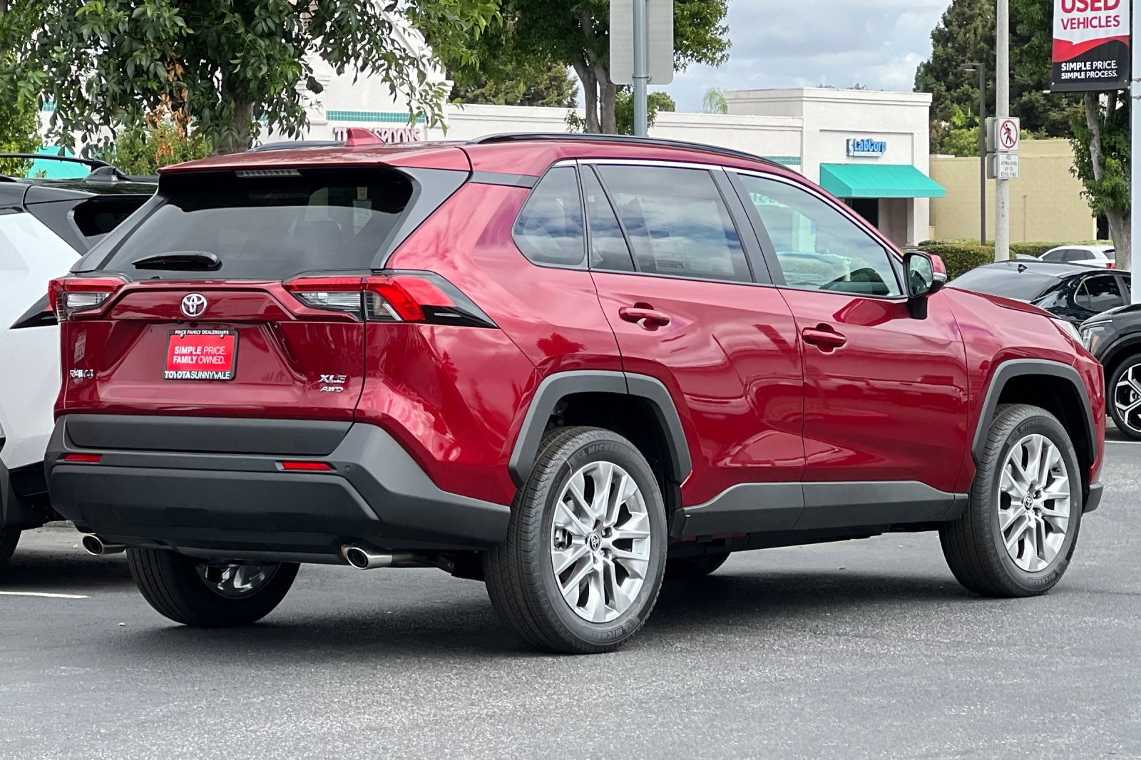 2025 Toyota RAV4 XLE Premium photo 3