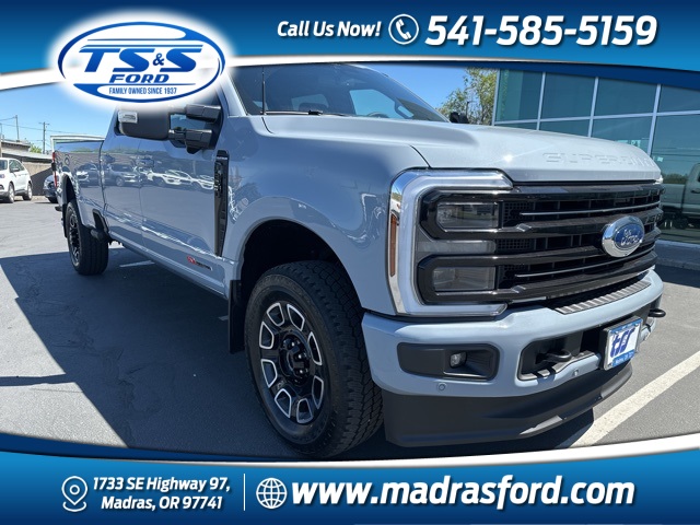 2025 Ford F-350 Super Duty Platinum's photo