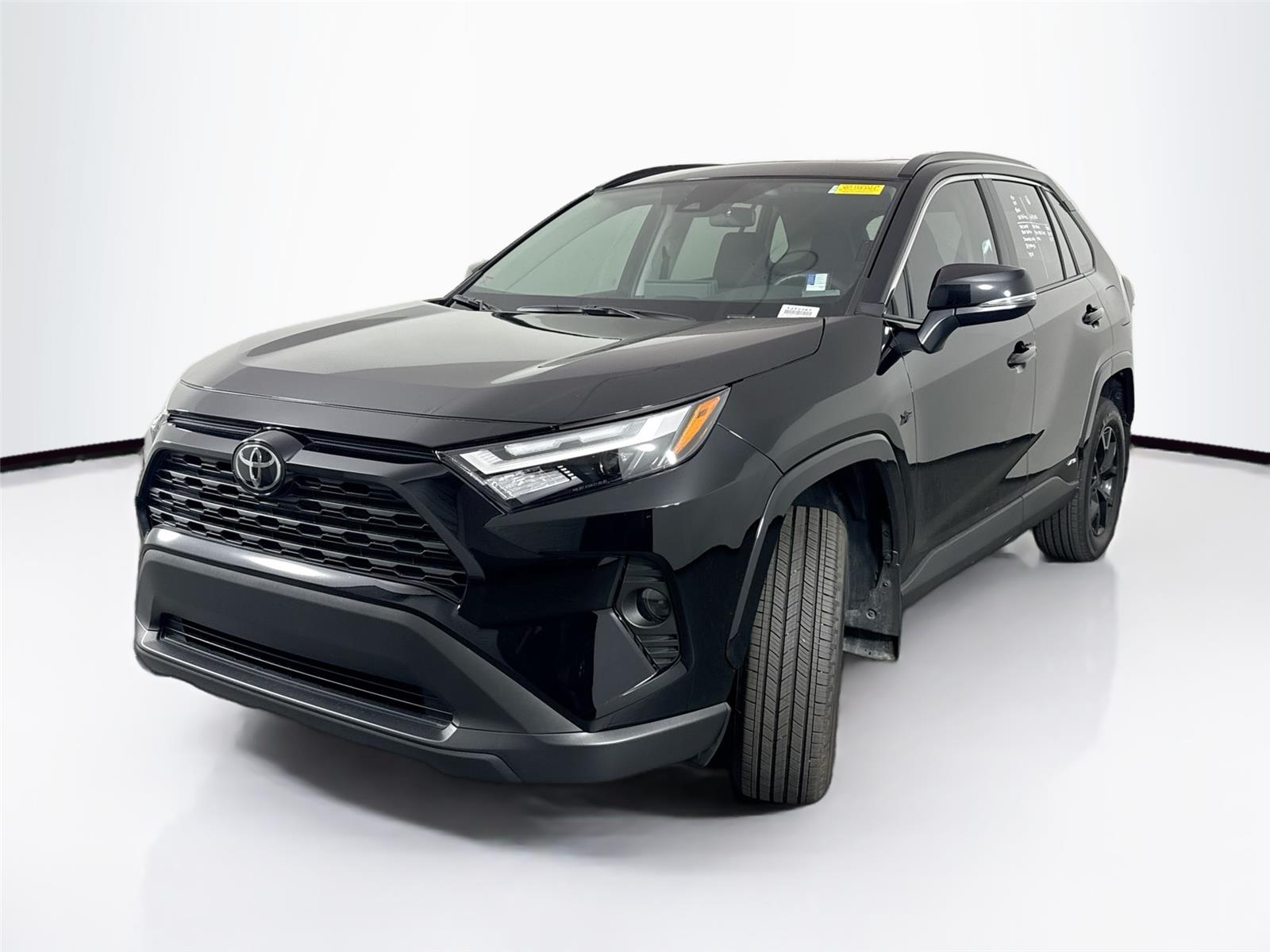2025 Toyota RAV4 Hybrid XLE photo 2