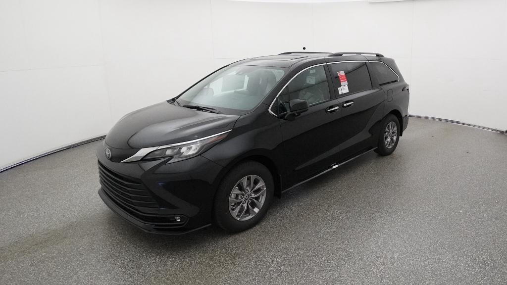 2026 Toyota Sienna XLE's photo
