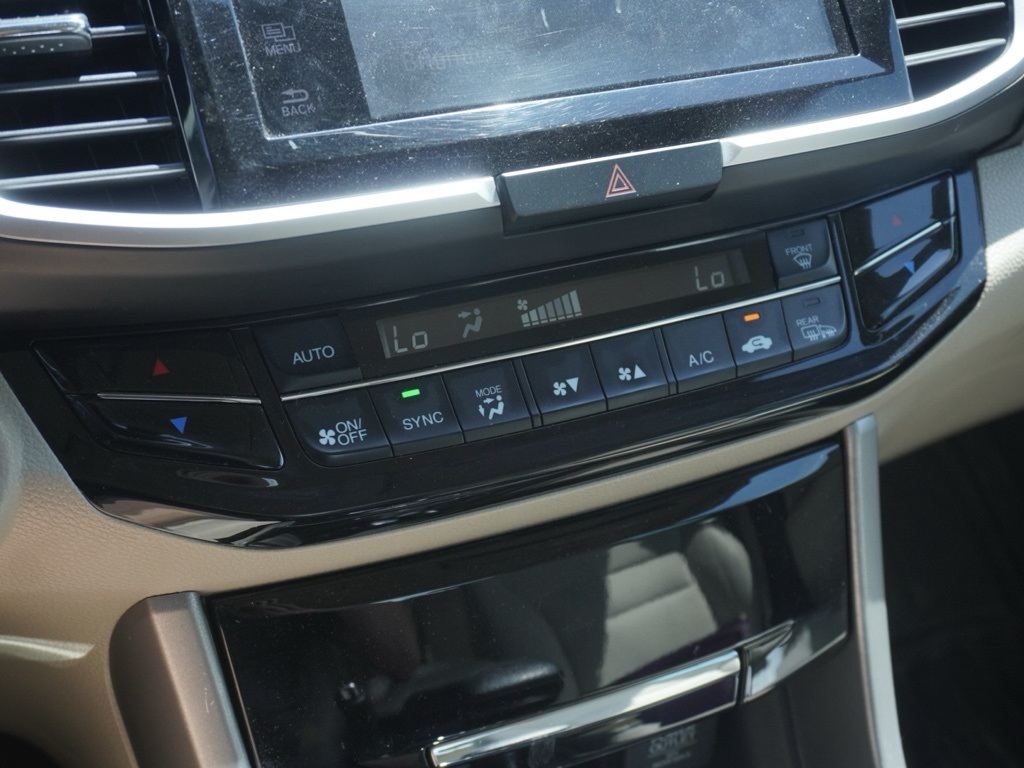 2017 Honda Accord EX photo 16