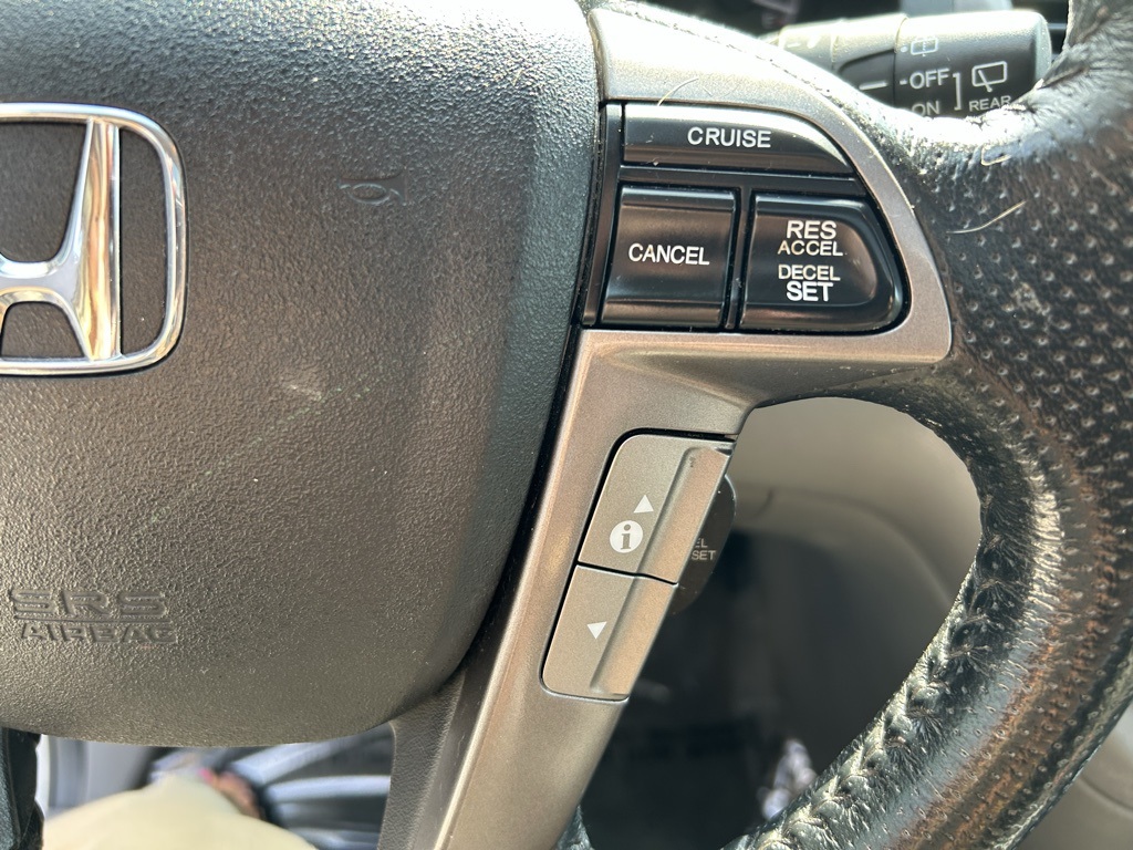 2015 Honda Odyssey Touring photo 16