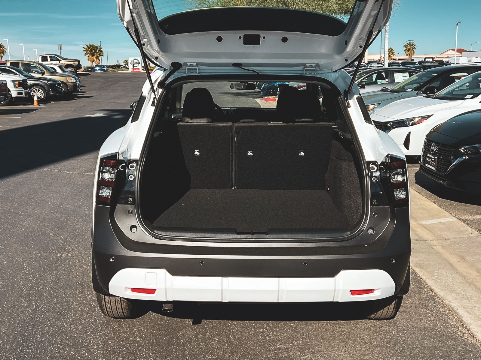 2025 Nissan Kicks S photo 2