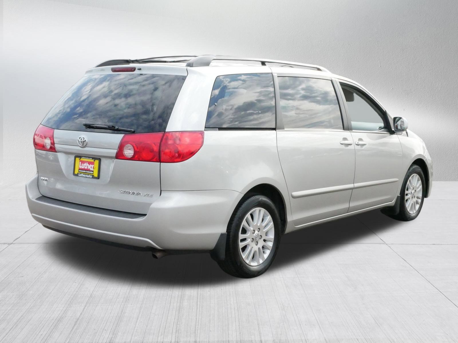 2009 Toyota Sienna XLE photo 7