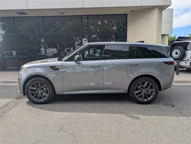 2025 Land Rover Range Rover Sport SE photo 3