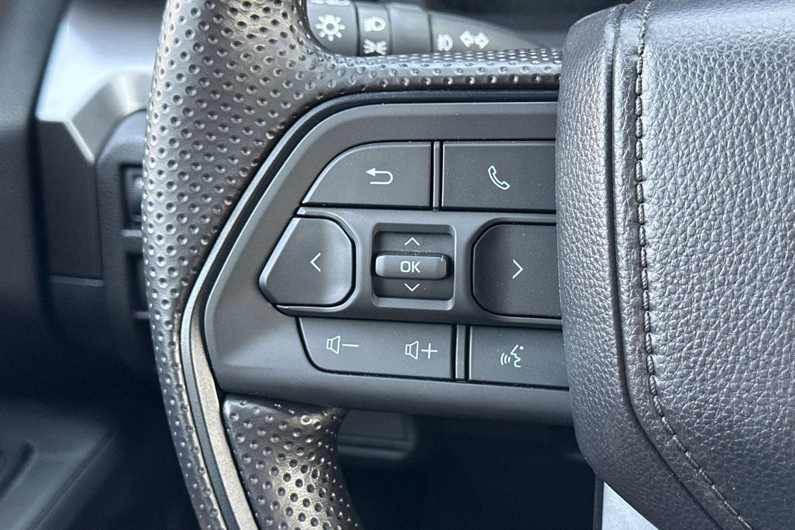 2025 Toyota Tacoma SR5 photo 24