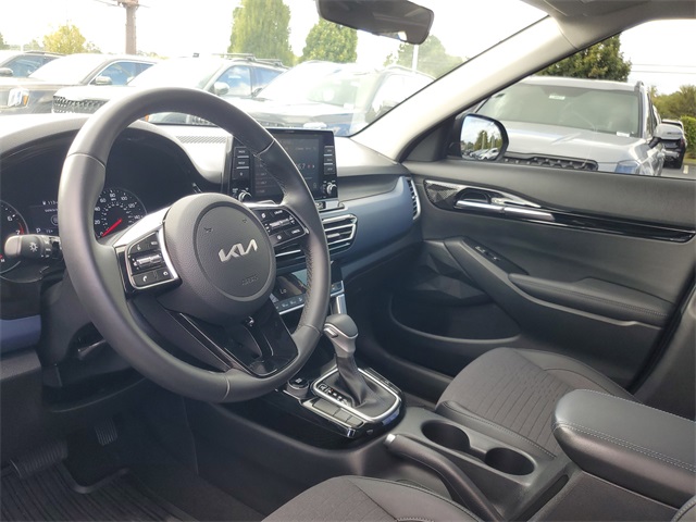 2023 Kia Seltos S photo 11