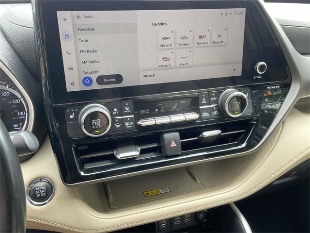 2023 Toyota Highlander L photo 15
