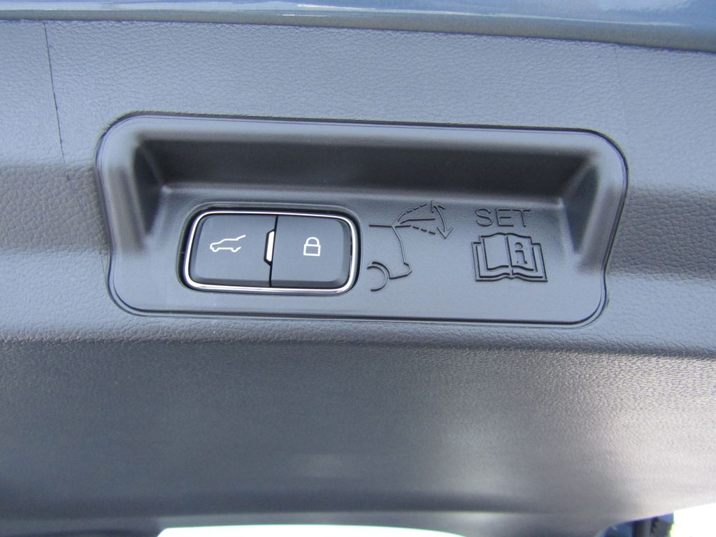 2025 Ford Explorer photo 6
