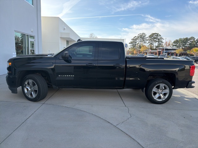 2016 Chevrolet Silverado 1500 Custom photo 4