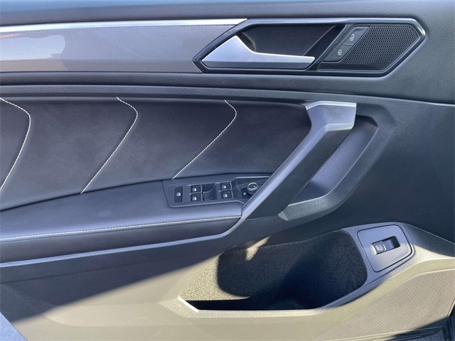 2024 Volkswagen Tiguan SE R-Line Black photo 15