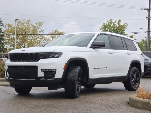 2025 Jeep Grand Cherokee Limited photo 17