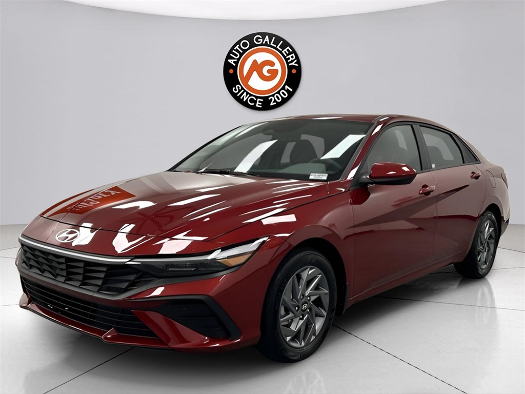 2024 Hyundai Elantra SEL photo 3