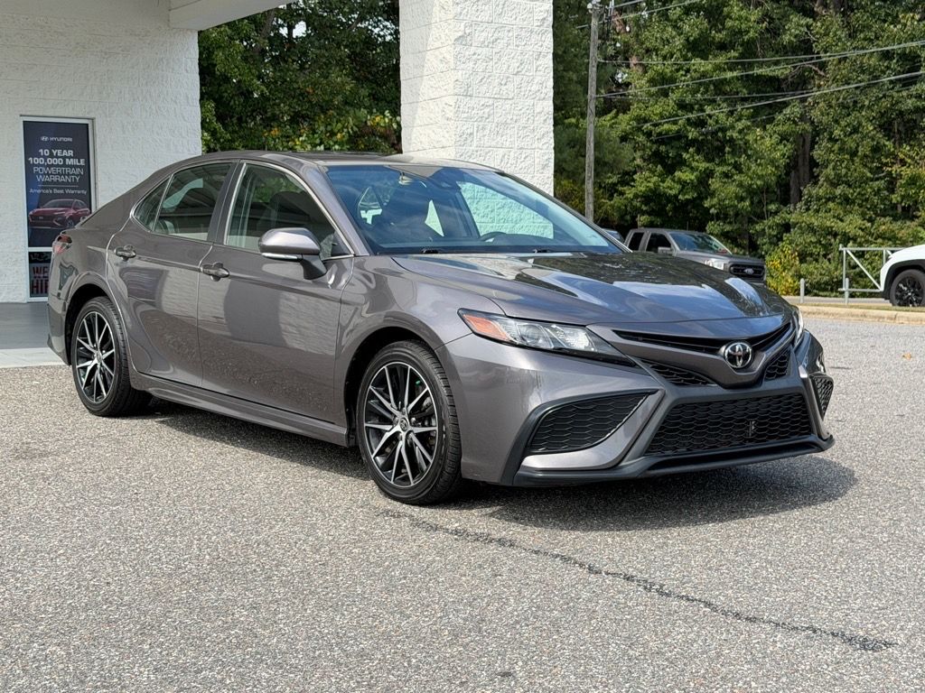 2022 Toyota Camry SE photo 22
