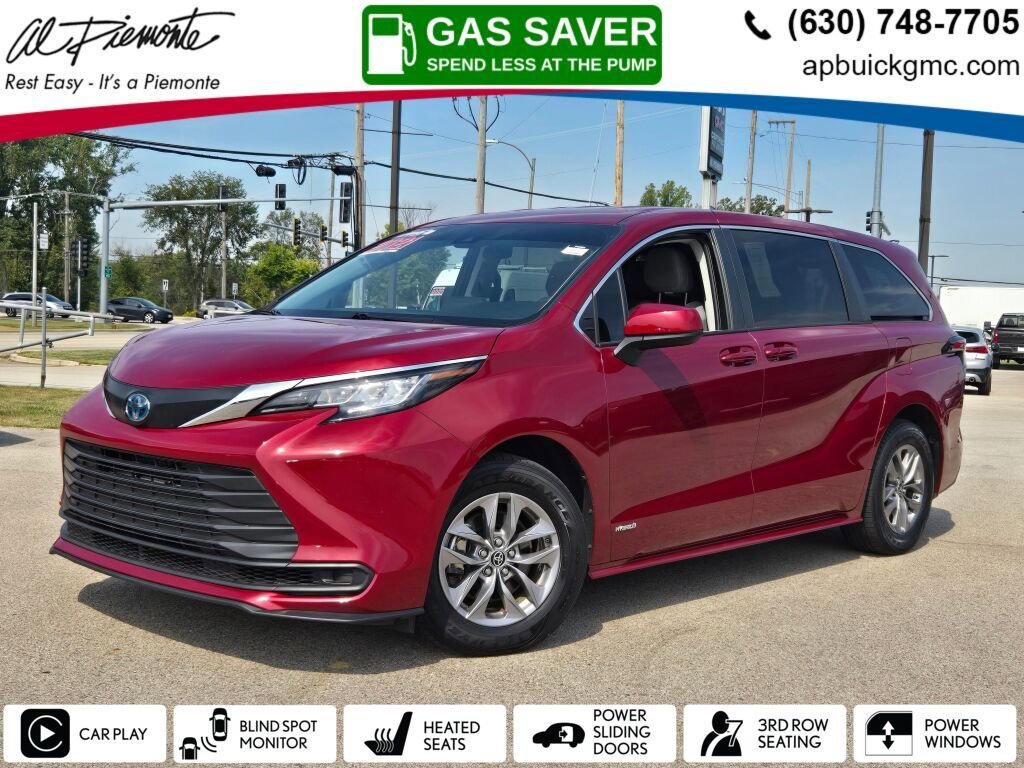 2021 Toyota Sienna LE's photo