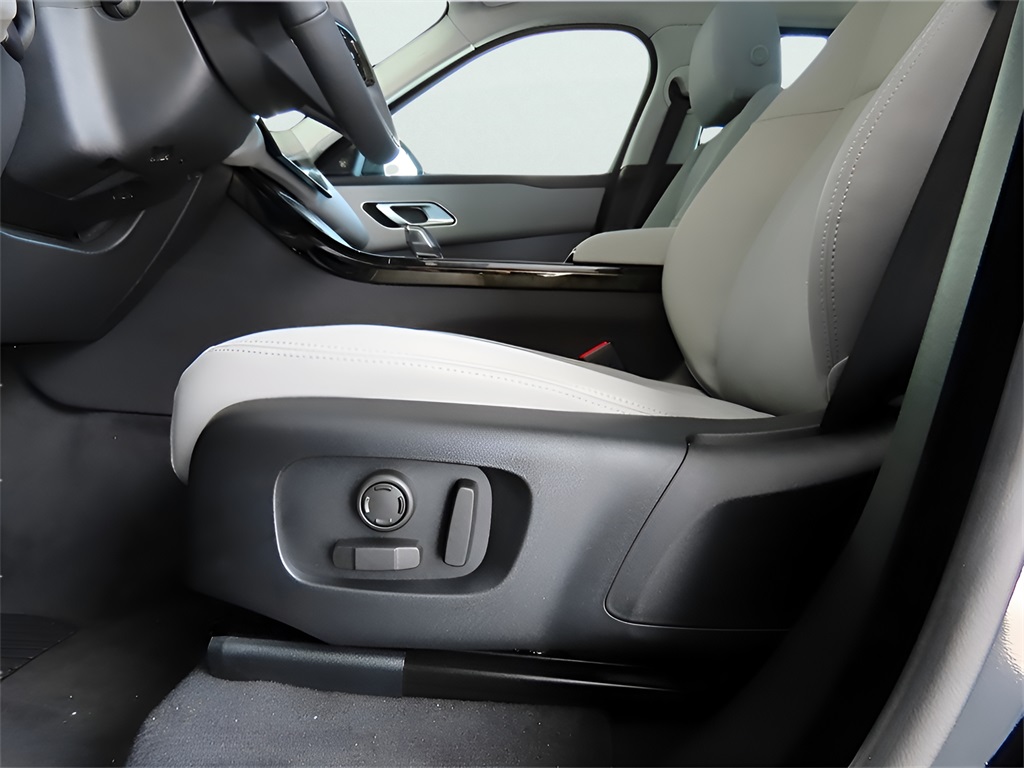 2025 Land Rover Range Rover Velar SE photo 36