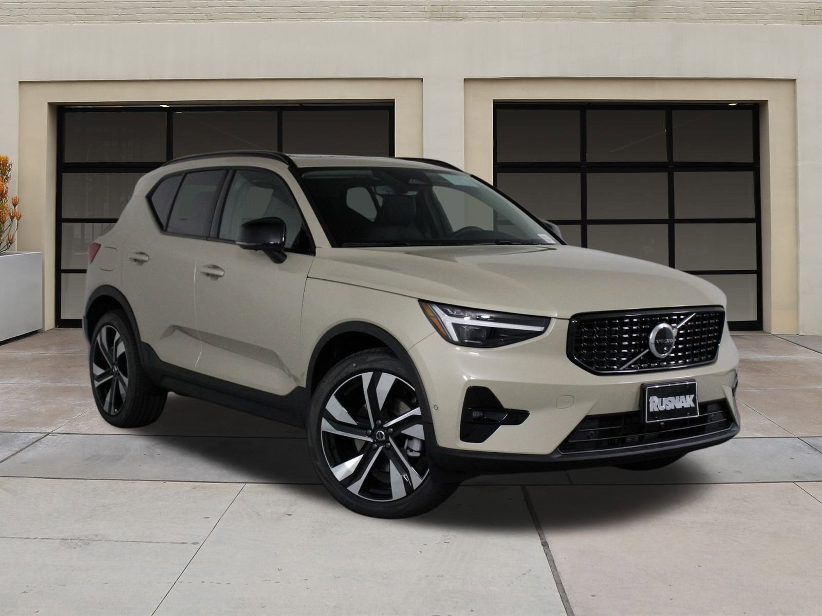 2026 Volvo XC40 photo 17