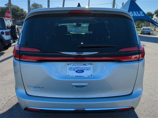 2024 Chrysler Pacifica Touring L photo 4