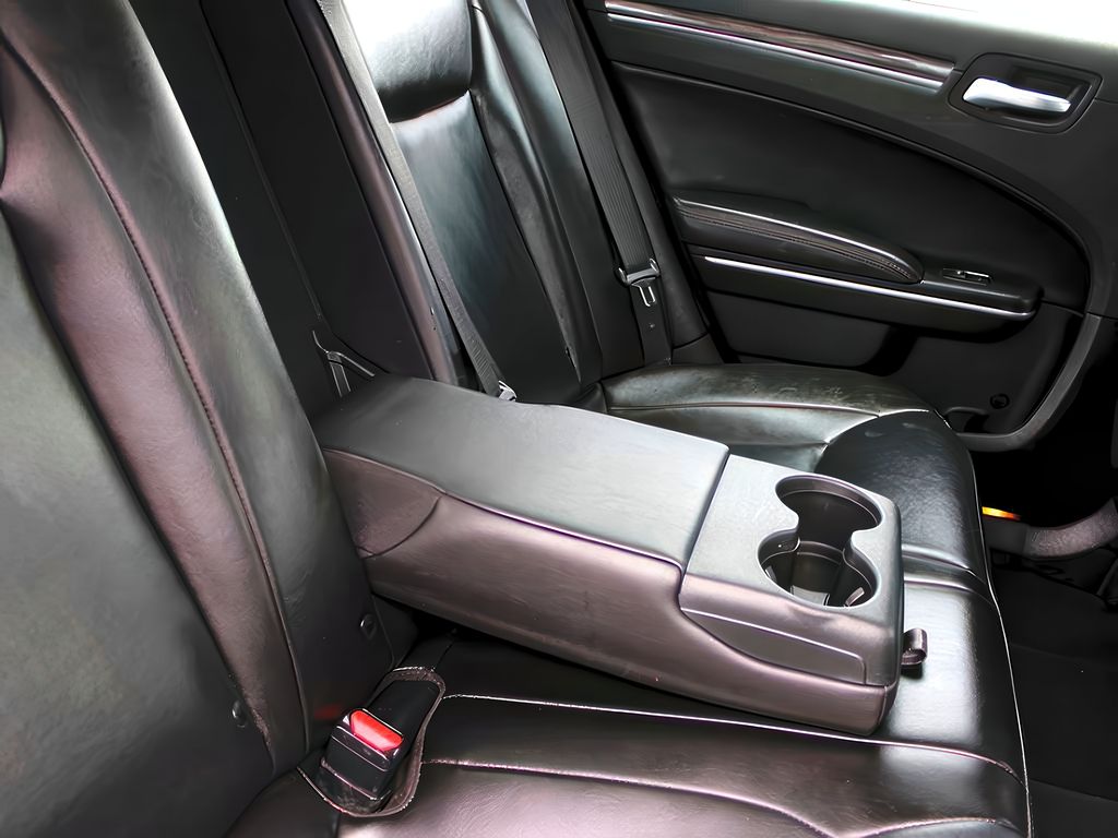 2022 Chrysler 300 Touring L photo 16