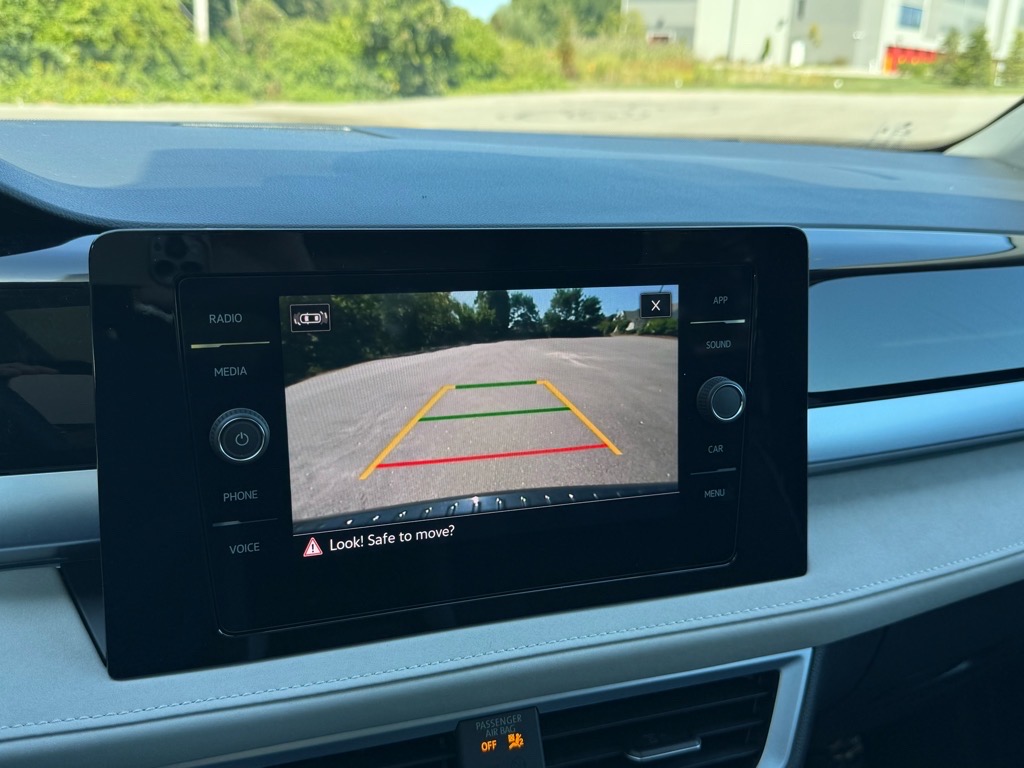 2025 Volkswagen Taos SE photo 22