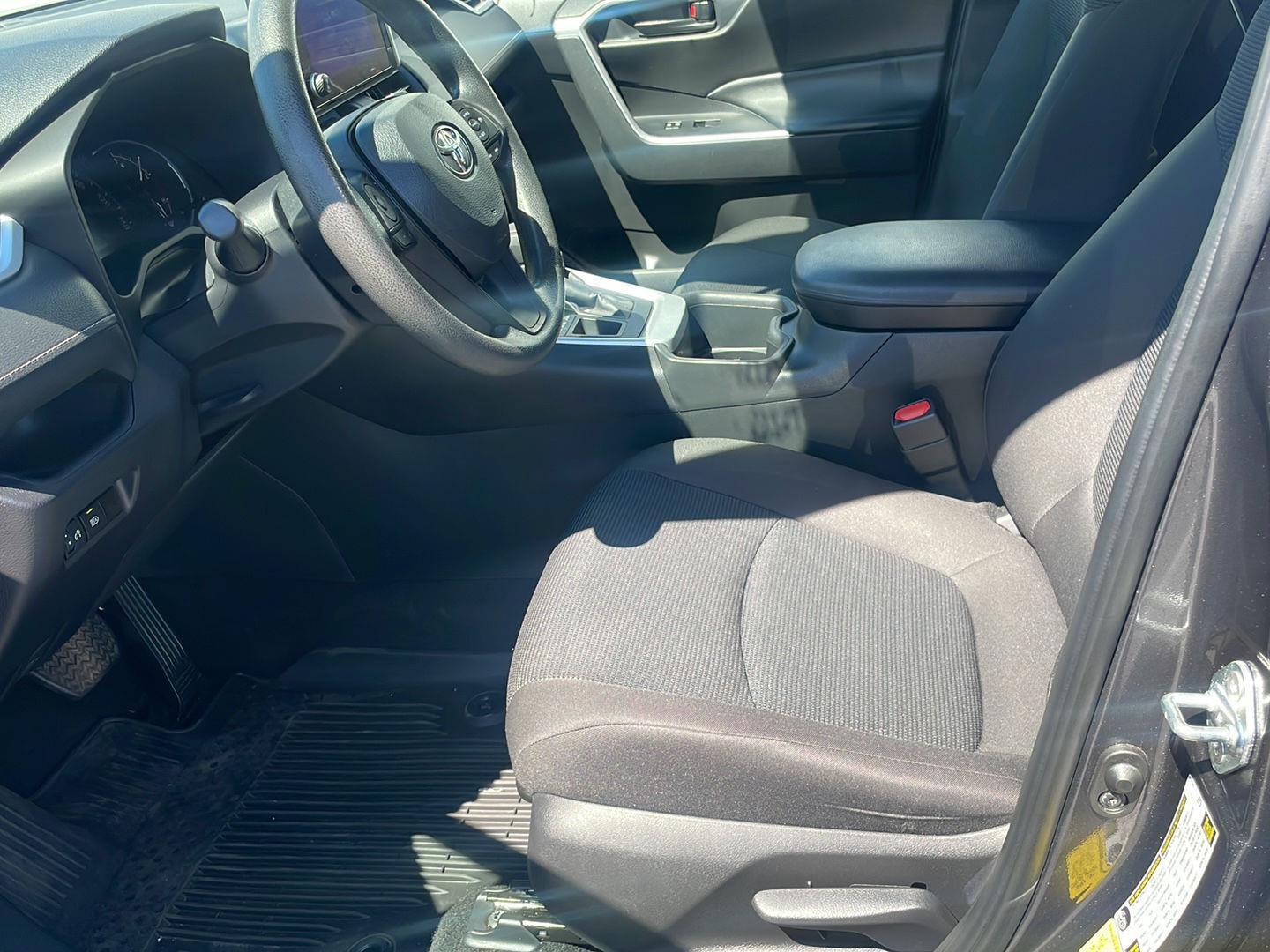 2024 Toyota RAV4 LE photo 3