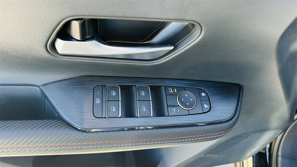 2026 Nissan Kicks SR photo 13