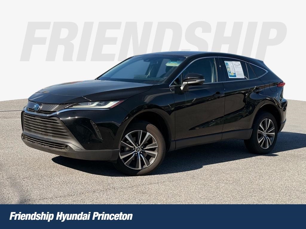 2023 Toyota Venza LE's photo