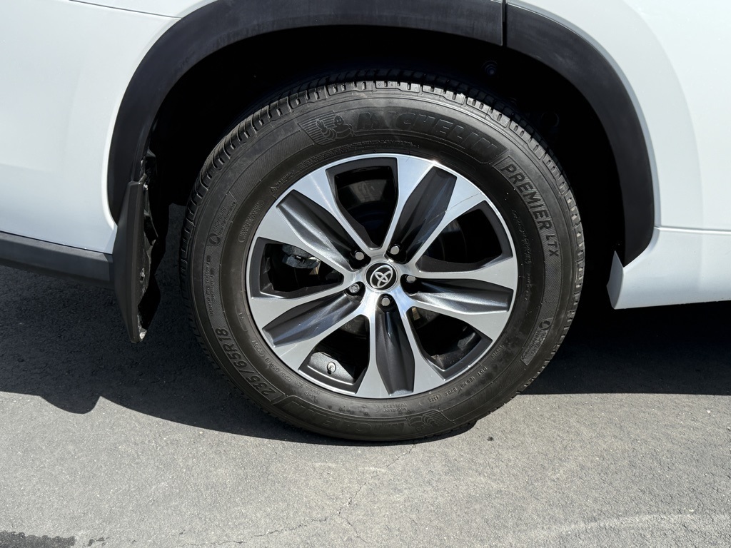 2023 Toyota Highlander XLE photo 12