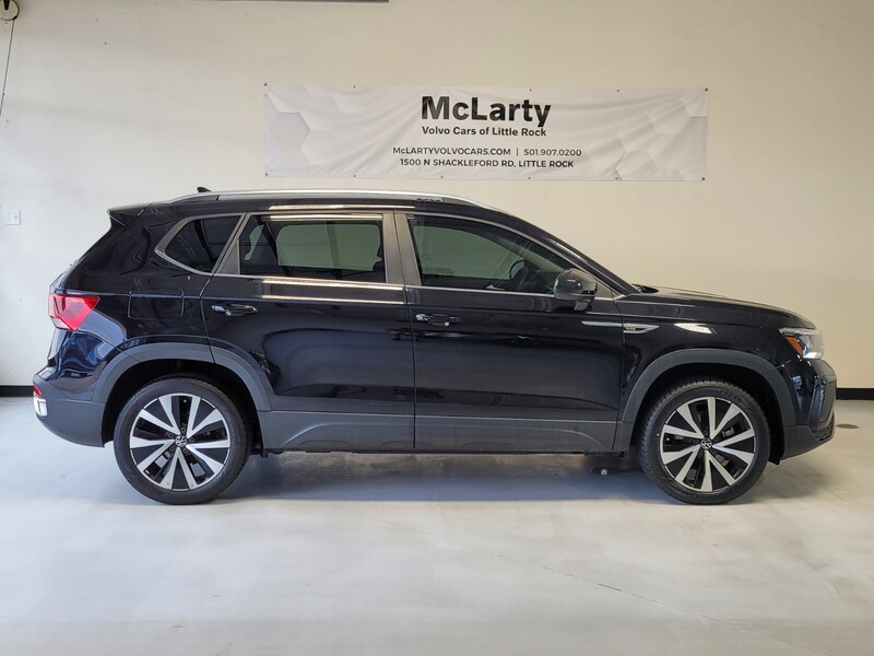 2023 Volkswagen Taos SE photo 2