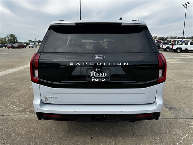 2025 Ford Expedition photo 8