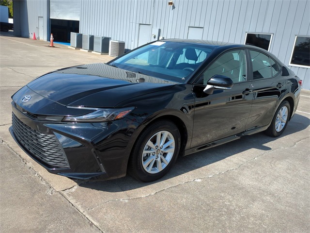 2025 Toyota Camry LE photo 2