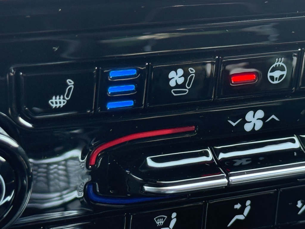2025 Jeep Grand Cherokee Limited photo 8