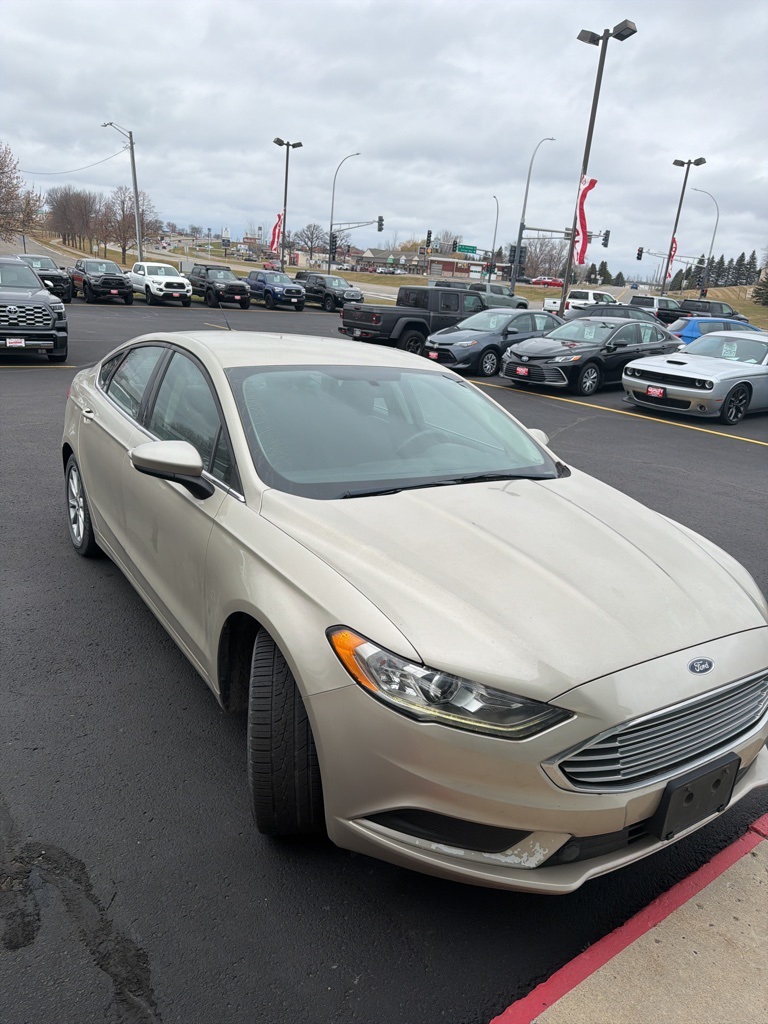 2017 Ford Fusion SE photo 4