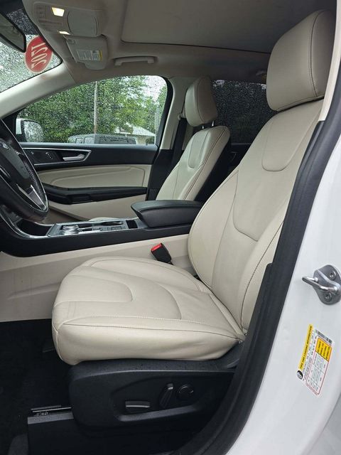 2021 Ford Edge Titanium photo 3