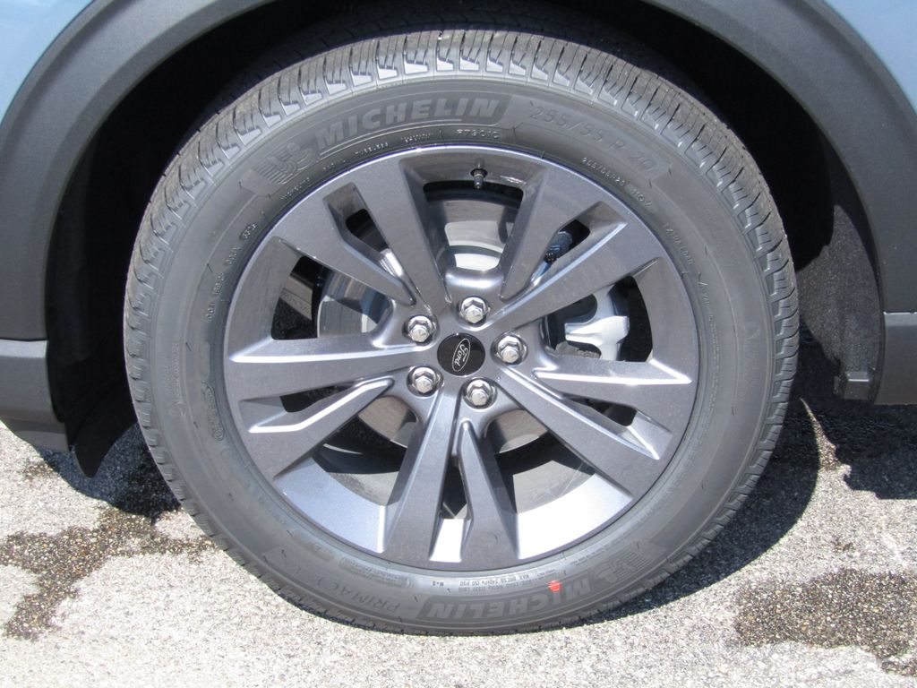 2025 Ford Explorer photo 2