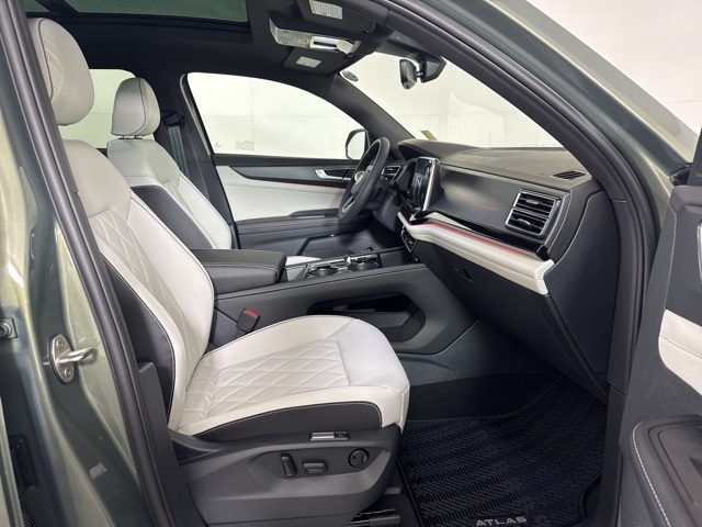 2025 Volkswagen Atlas Cross Sport SEL Premium R-Line photo 4