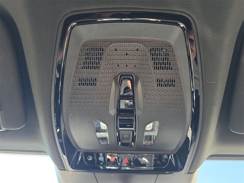 2024 Cadillac Lyriq Luxury photo 35