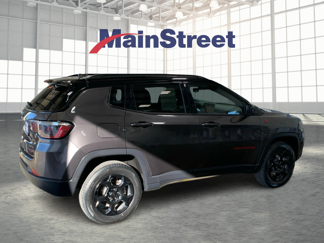 2024 Jeep Compass Trailhawk photo 2