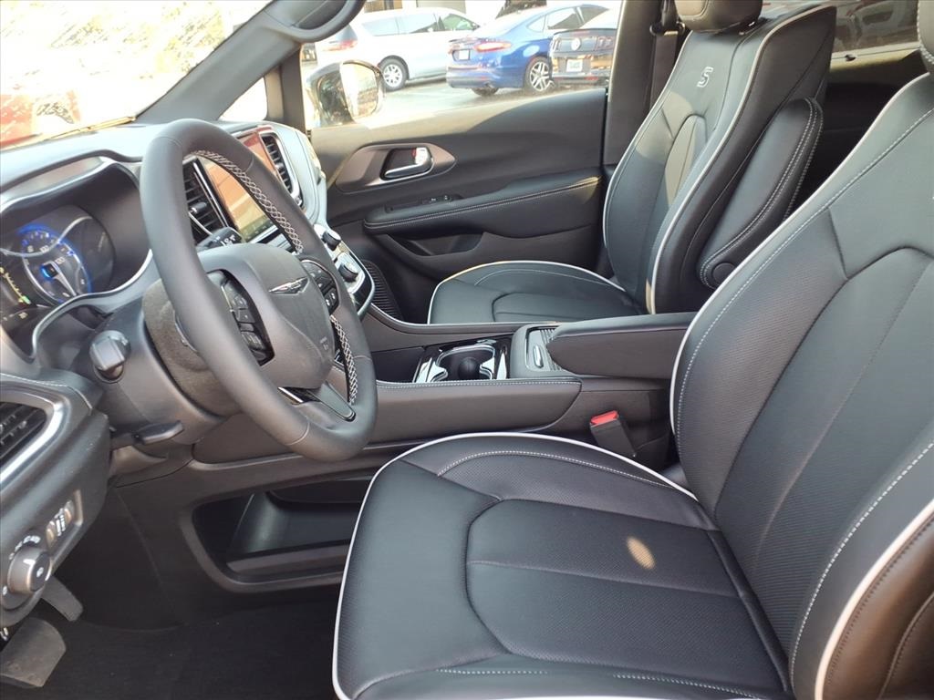 2026 Chrysler Pacifica Limited photo 10