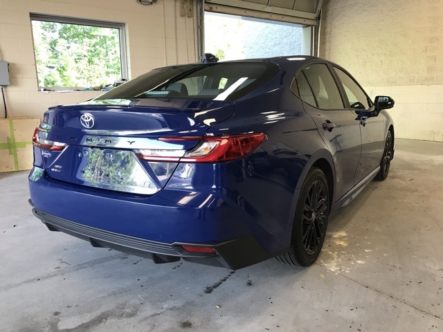 2025 Toyota Camry SE photo 3