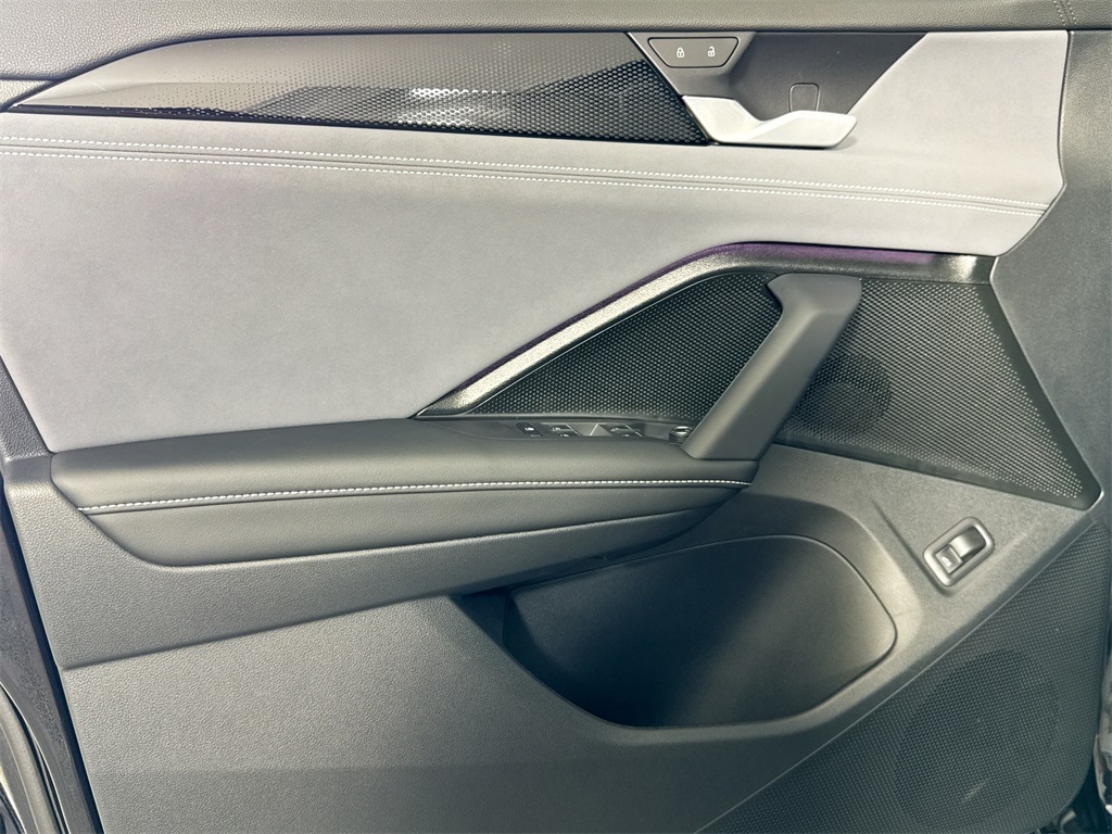 2025 Volkswagen Tiguan SE photo 22