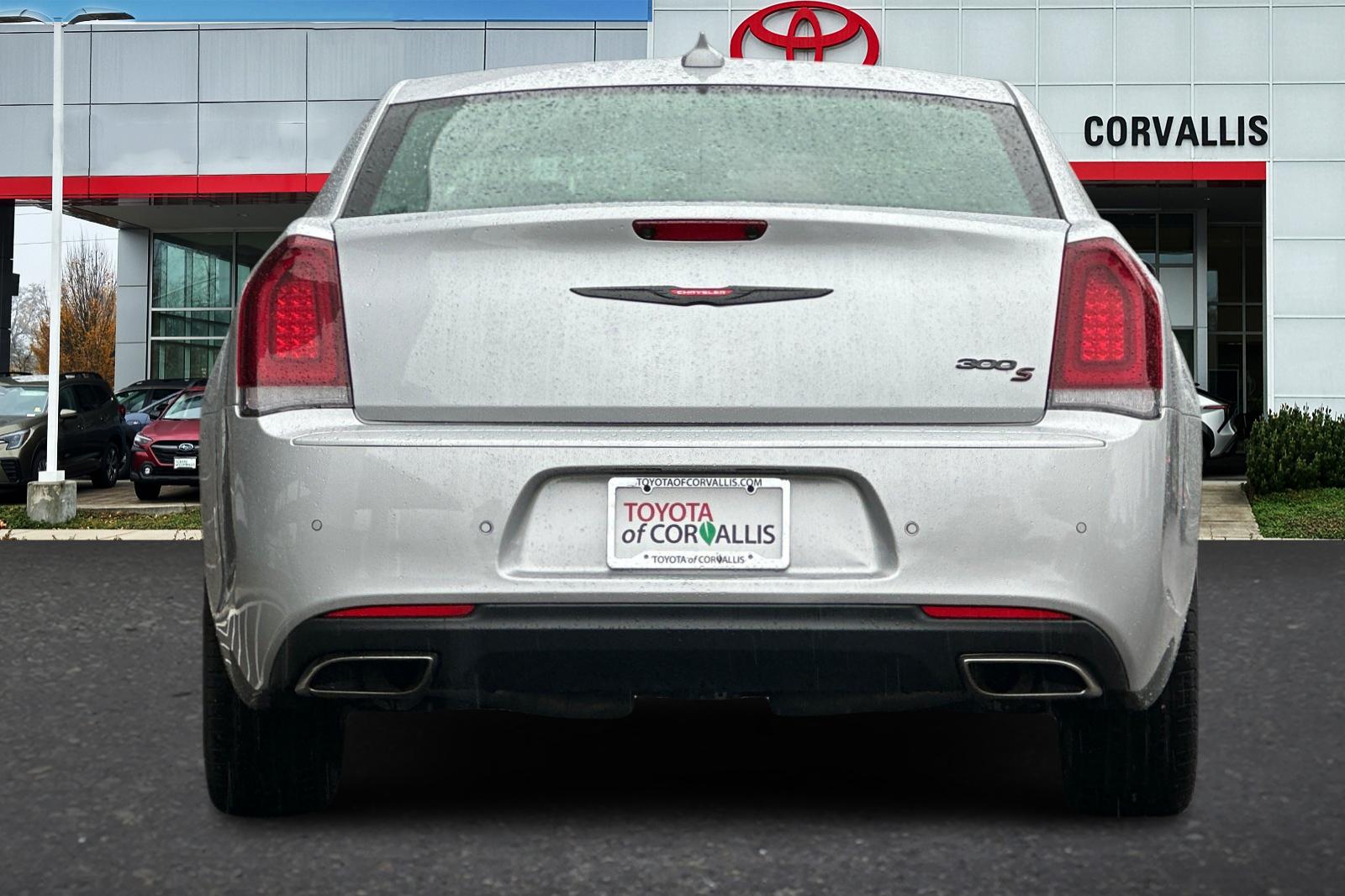 2023 Chrysler 300 S photo 4