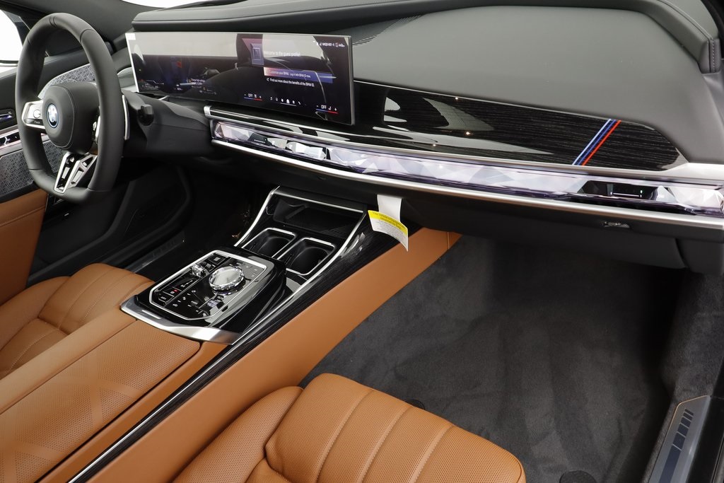 2026 Bmw 750e photo 17
