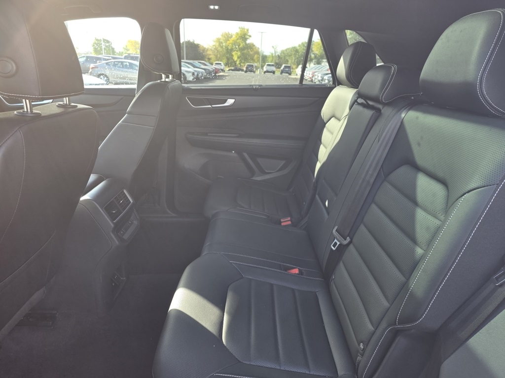 2025 Volkswagen Atlas Cross Sport SEL R-Line photo 2