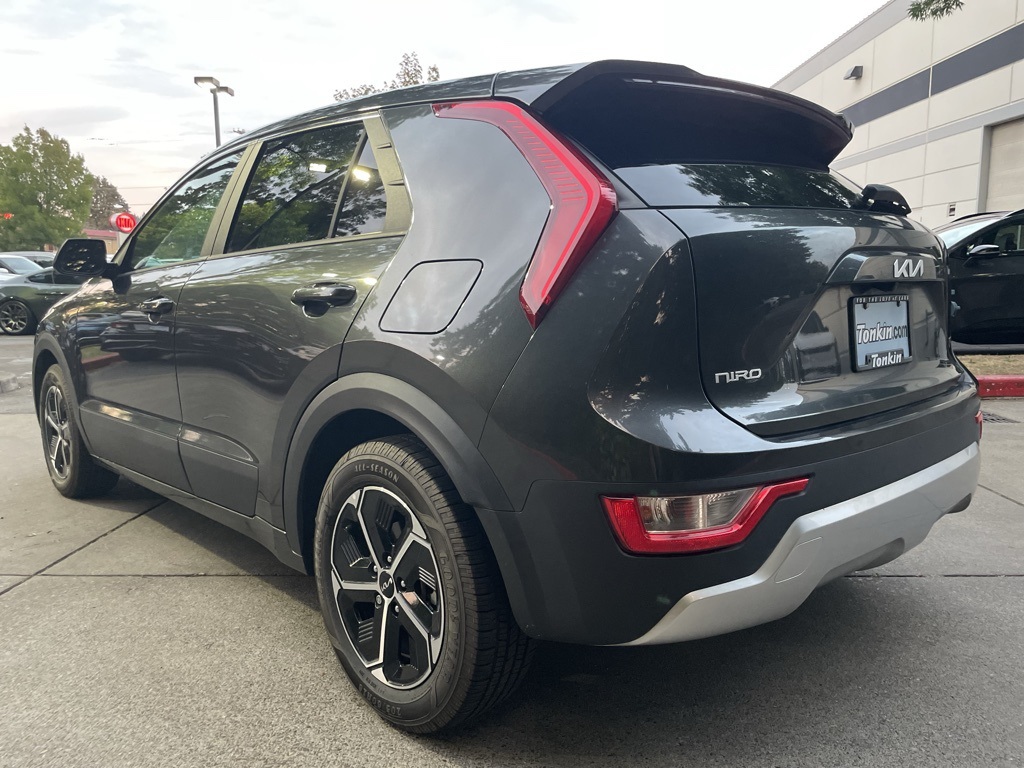 2023 Kia Niro LX photo 8