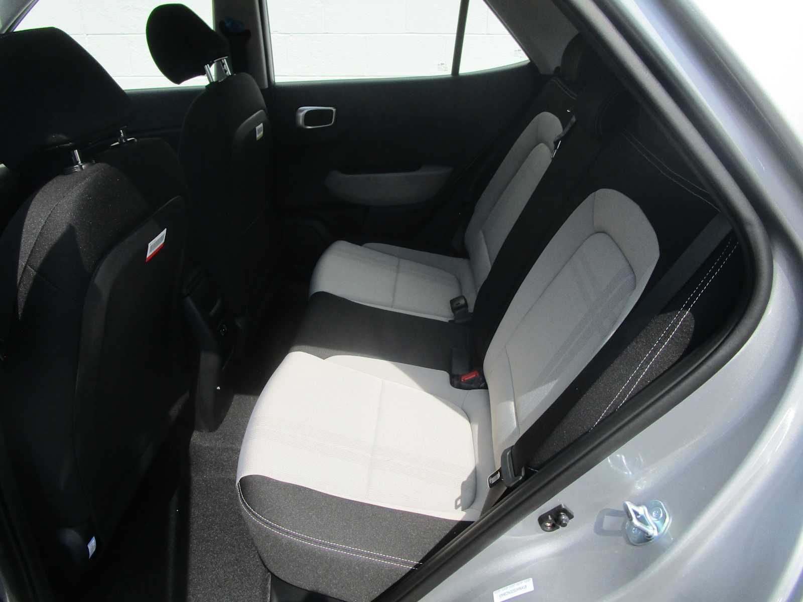 2025 Hyundai Venue SEL photo 4