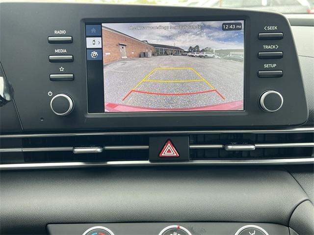 2025 Hyundai Elantra SE photo 3
